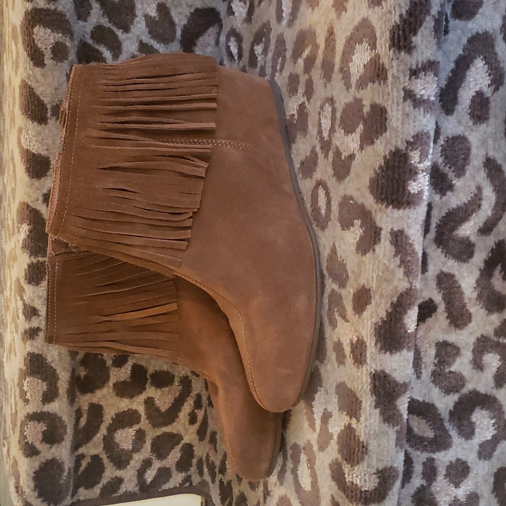 Unique Comfortiva brown suede fringed ankle booties sz 8.5m